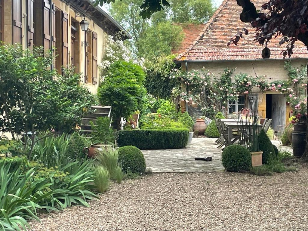 Bed and Breakfast Les Jardins Des Soussilanges Céron Zewnętrze zdjęcie